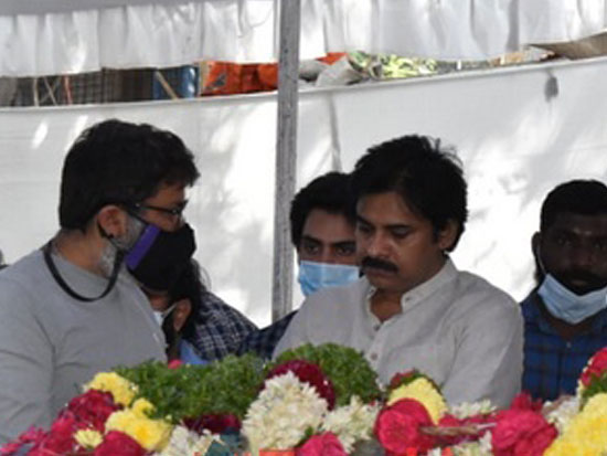 Celebs Condolences to Sirivennela Sitaramasaastry-4